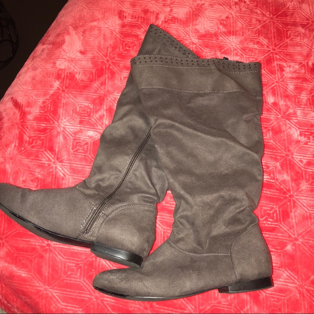 Suede boots size 10W